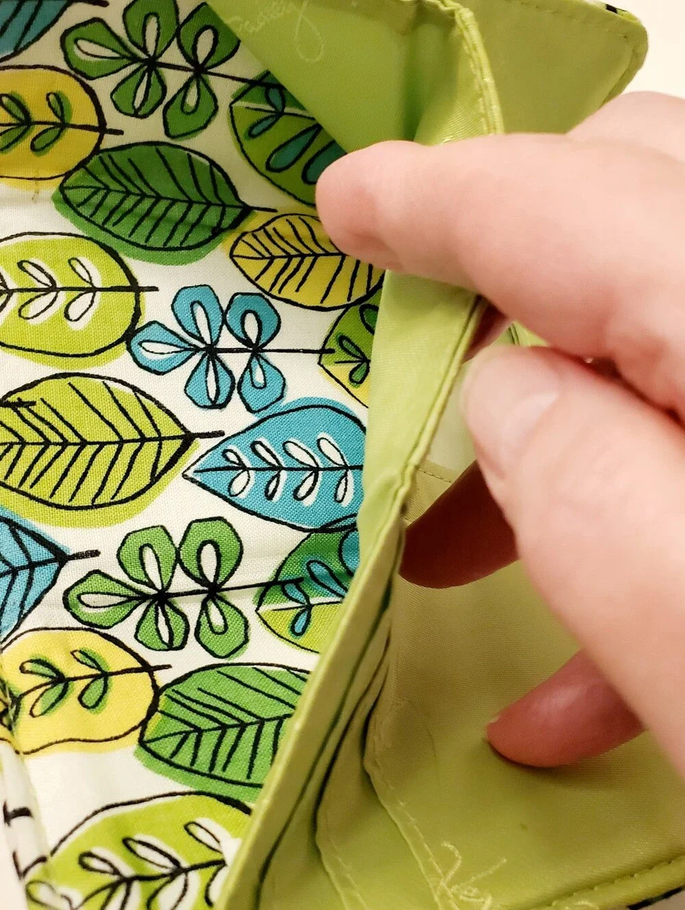 VERA BRADLEY Quilted Floral Kiss-Lock ladies Wallet, Yellow, Green & Blue - Picture 7 of 9